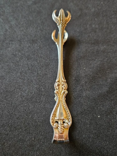 Towle Old Colonial Sterling Silver  Large Sugar Tongs 4 3/4" 40 Grams