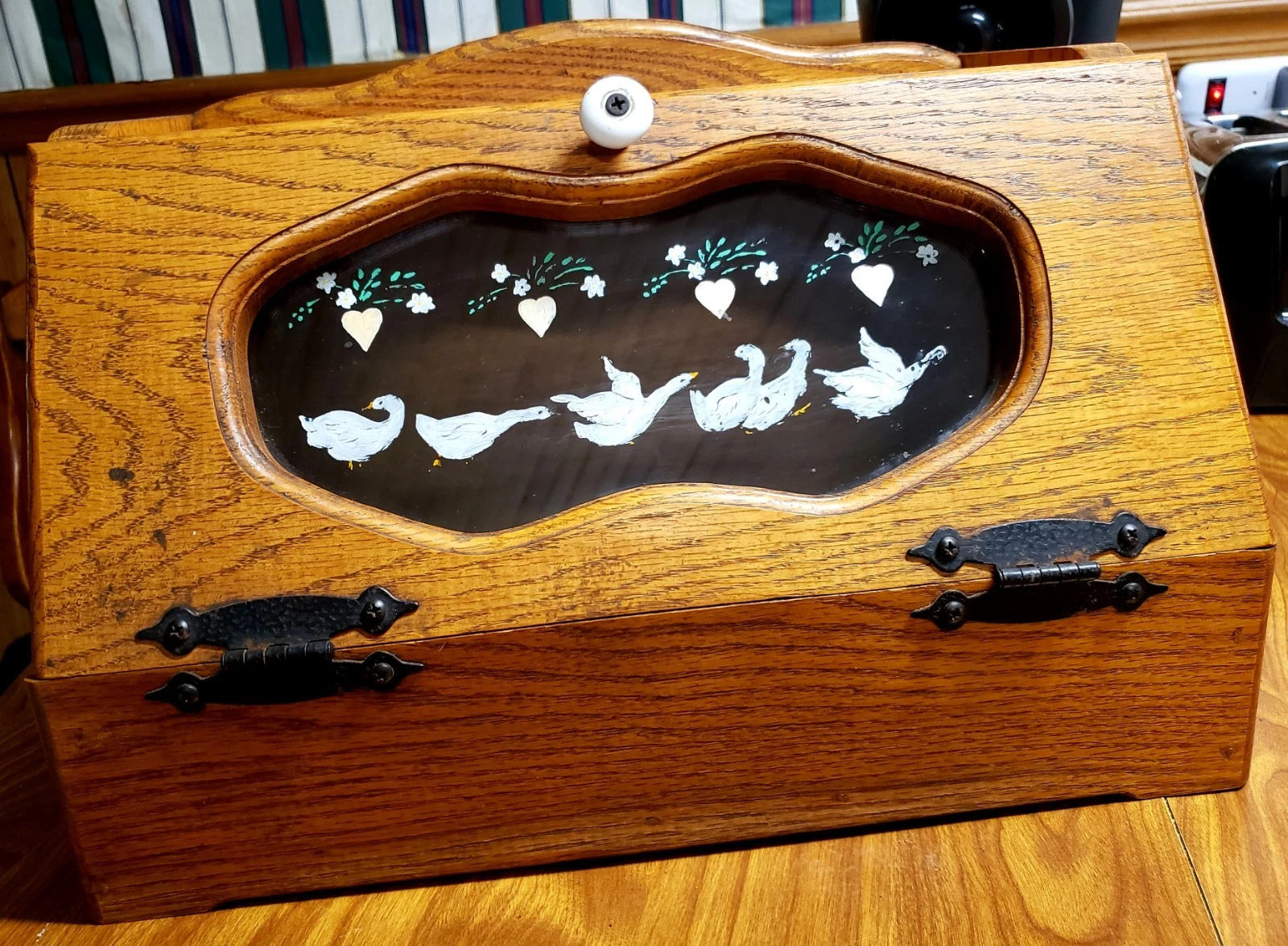 1980's Vintage Goose Solid Wooden Bread Box w/hinged lid Brown Oak Tone
Opens in a new window or tab