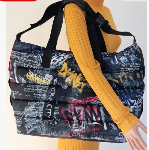 BORSA BORSONE DKNY NORA WEEKENDER CON STAMPA GRAFFITI PREZZO AL DETTAGLIO CONSIGLIATO $178 NUOVA CON ETICHETTE - Foto 5 di 5