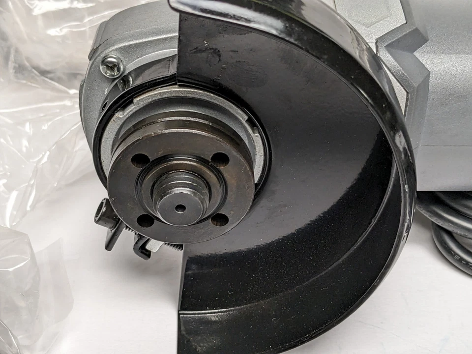 NEW Opened Box MASTER MECHANIC 6AMP 4-1/2" ANGLE GRINDER W/BAG & ATTACHMENTS - Image 3 of 4