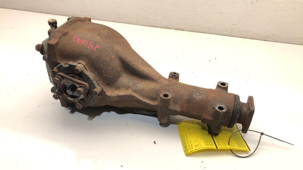1970-1973 Datsun 240z Rear Center Carrier Differential Oem