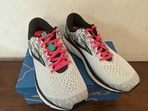 brooks ghost 11 white pink black