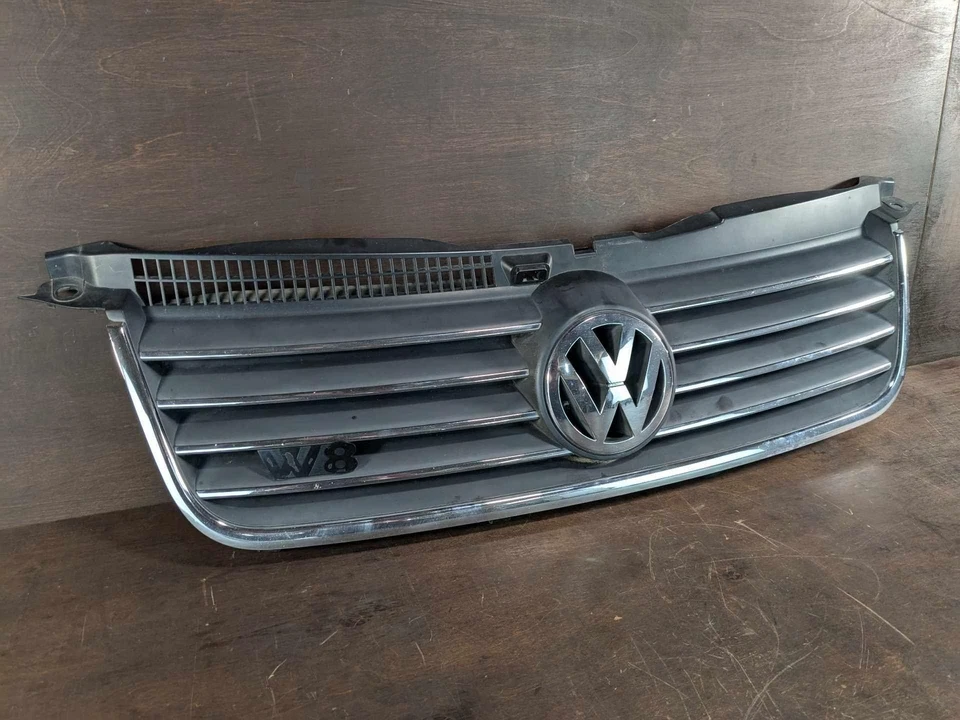 Volkswagen Passat 2002-2004 parrilla superior central delantera 4,0 L W8 * falta pestaña Foto 2 de 4