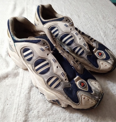 VINTAGE 1997 ADIDAS SUPERNOVA Running Shoes White Navy Art 972048 Men s 9 Rare