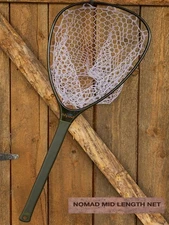 FISHPOND NOMAD MID-LENGTH ORIGINAL LANDING NET LIGHT CARBON FIBER, RUBBER BAG