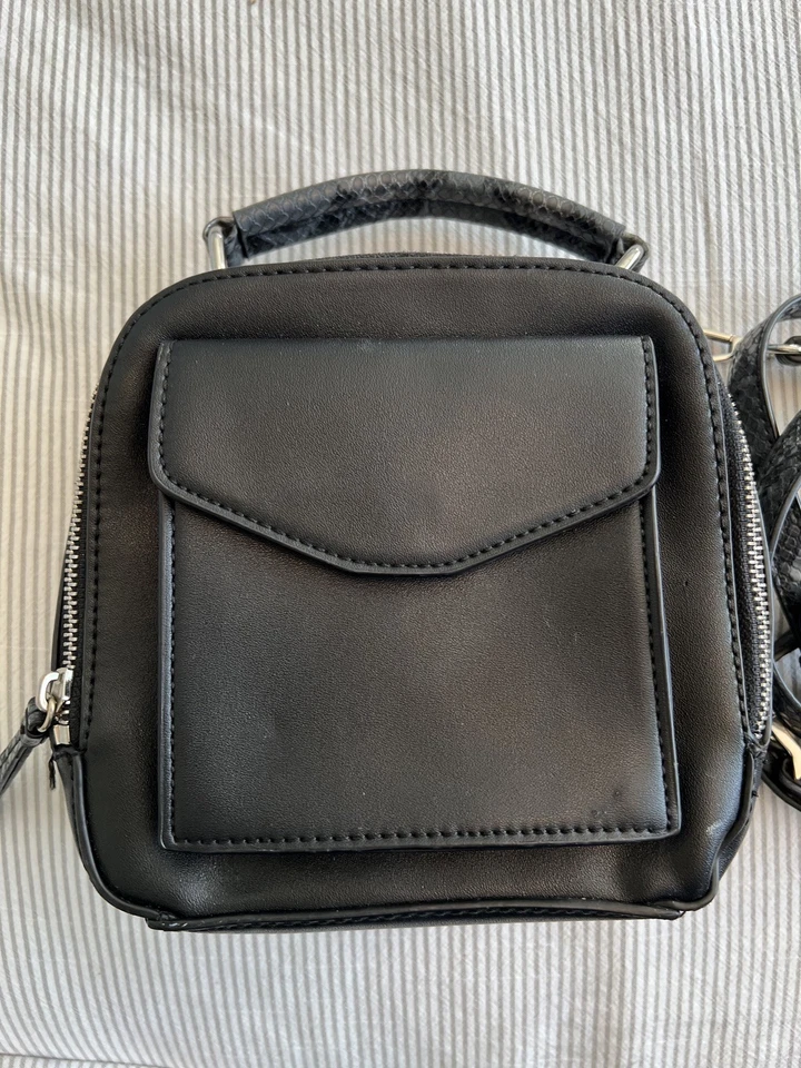 Mochila bandolera de hombro Free People Street Level de cuero negro para mujer 9144 Foto 3 de 4