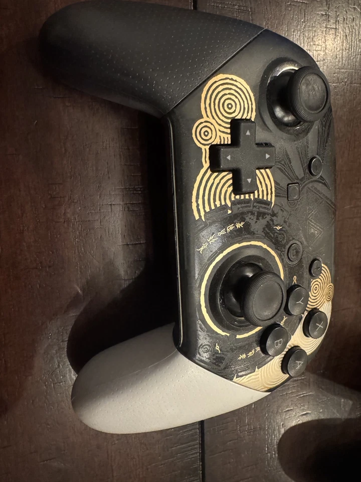 Nintendo Switch OLED Zelda TOTK Limited Edition Bundle - Perfect Condition - Image 4 of 4