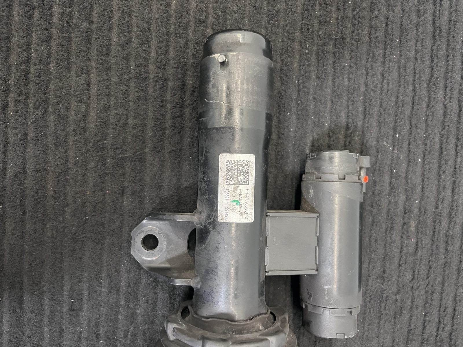 Rolls-Royce Cullinan Black Badge 2019-2024 Front Right Air suspension strut P/N 37107916208
