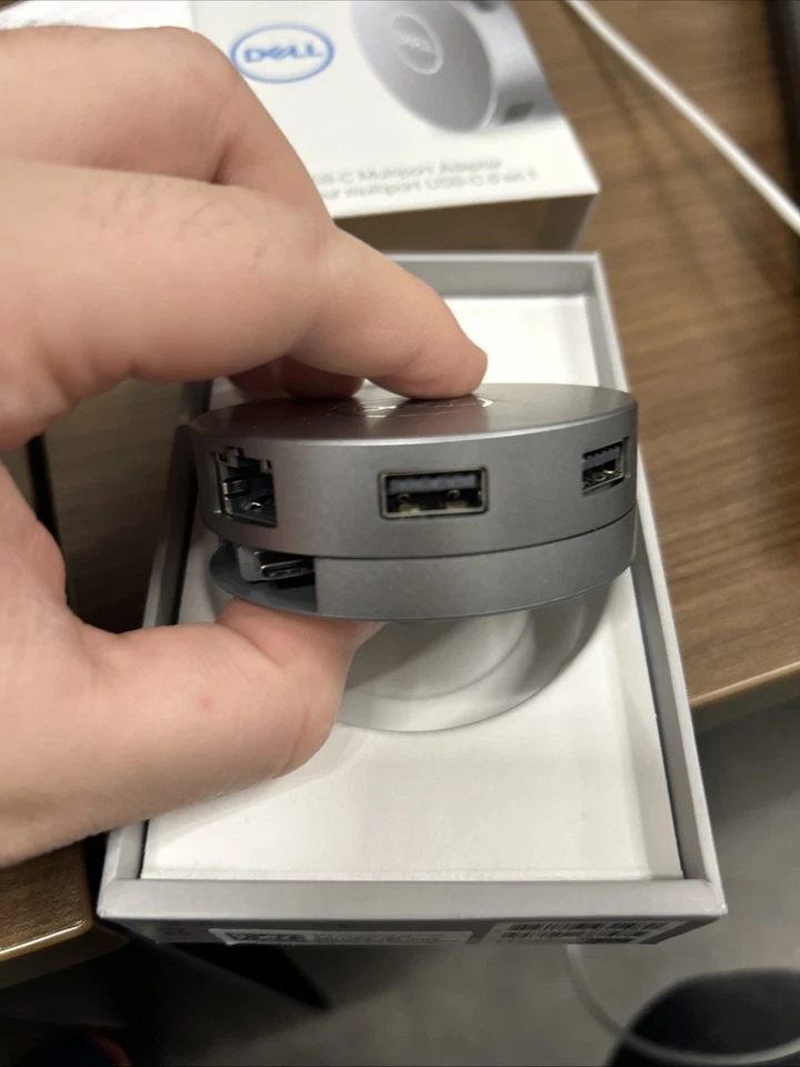 Adaptador multipuerto Dell 6 en 1 USB-C DA305 Foto 3 de 4