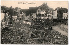 CPA Belgique - NAMUR - Grand'Place, côté droit (bombardement)