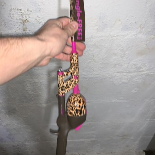 Kid Casters Pink And Leopard Print Fishing Kit 34” Medium Tangle Free Rod New! - Afbeelding 1 van 3