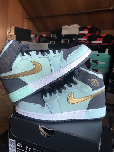 green and gold retro 1