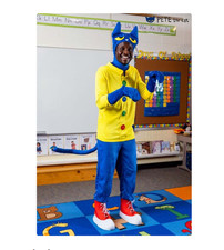 Pete the Cat Costume for Adults Medium Used