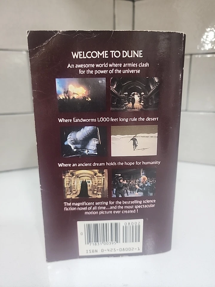 Dune by Frank Herbert (1984 Movie Tie-in Edition Paperback Book) First Edition - Imagem 3 de 4
