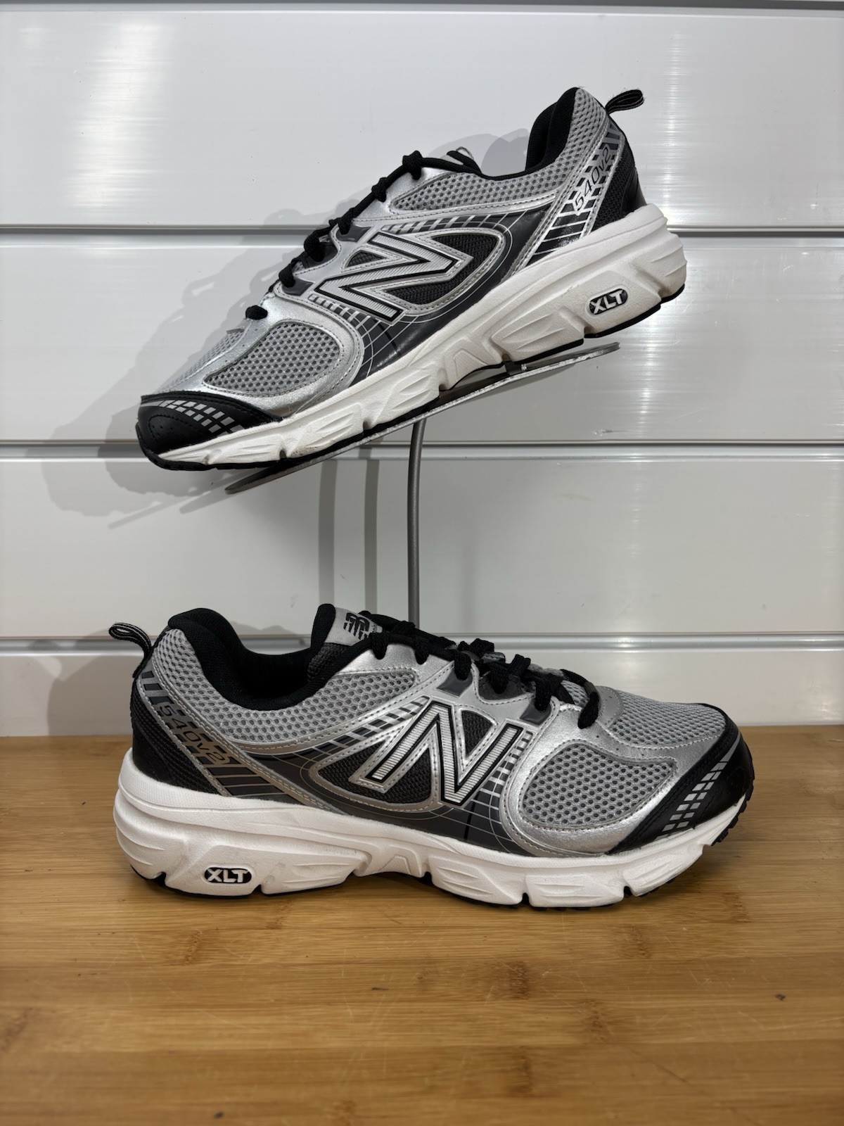 Men’s Size 10 D New Balance 540v2 XLT Running Shoes Silver/Black thumbnail 2