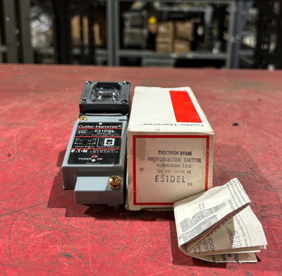 NEW IN BOX CUTLER HAMMER THROUGH-BEAM PHOTOELECTRIC EMITTER E51DEL