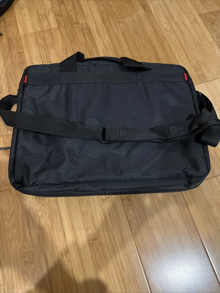 SWISS Army Laptop Bag Leather Detail NEW - Image 2 of 3