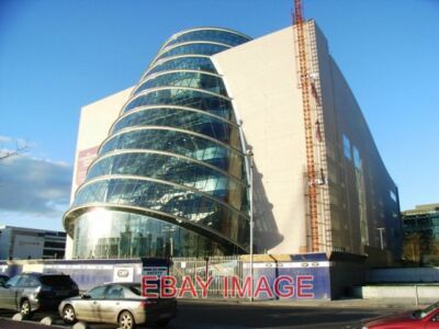 FOTO DAS KONGRESSZENTRUM DUBLIN ANGESICHTS SEINER VORÜBERGEHENDEN ÄHNLICHKEIT MIT EINEM DYSON VAC