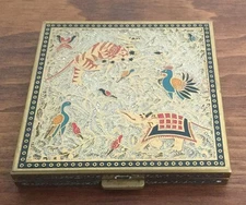 Vintage Volupté USA Compact with Oriental Design