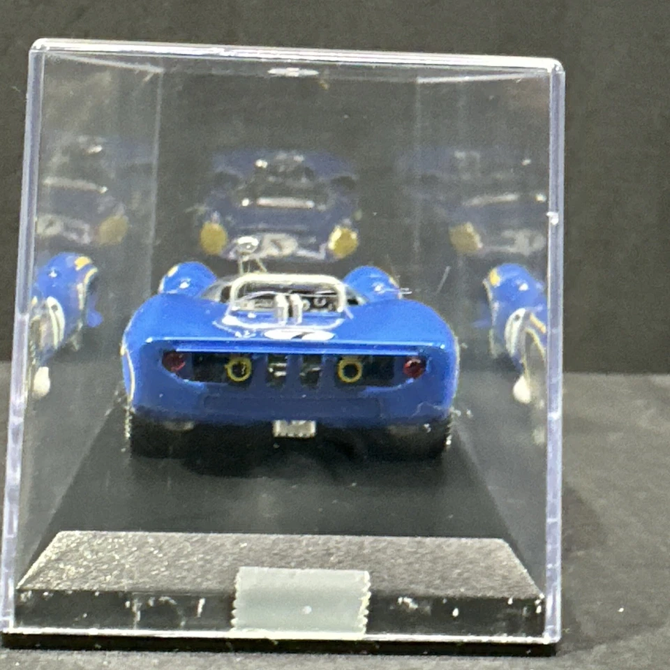Carro modelo LOLA T70 SPIDER #7 escala 1:43 azul fundido - Imagem 4 de 4