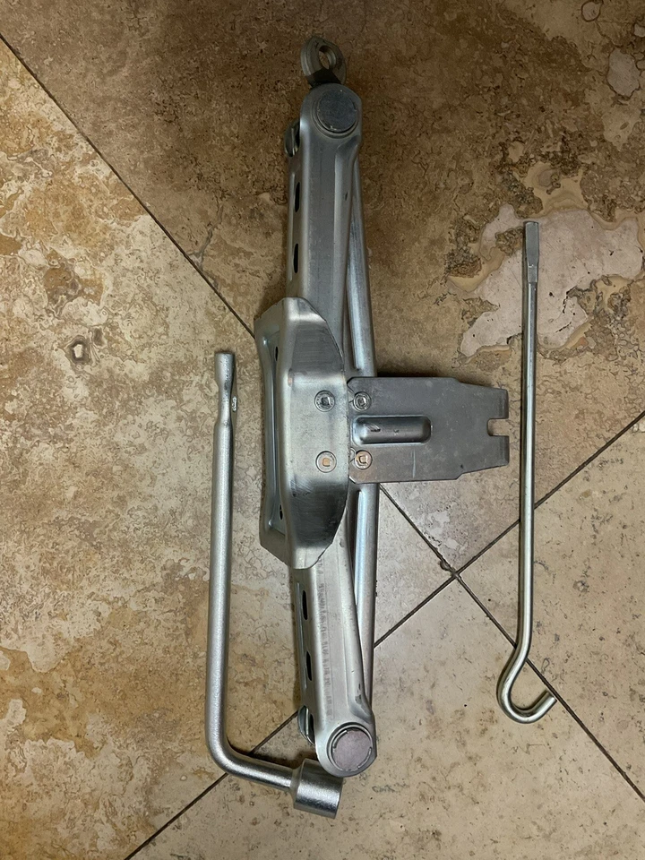 Macaco Nissan Rougue Murano 2008-2014 com ferramentas de chave fabricante de equipamento original - Imagem 2 de 4