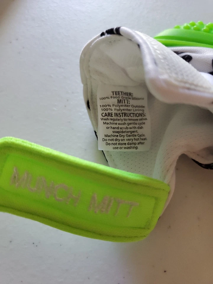 Mitón de mordedor de silicona Malarkey Kids y alimentador de alimentos frescos Munchkin Foto 3 de 4