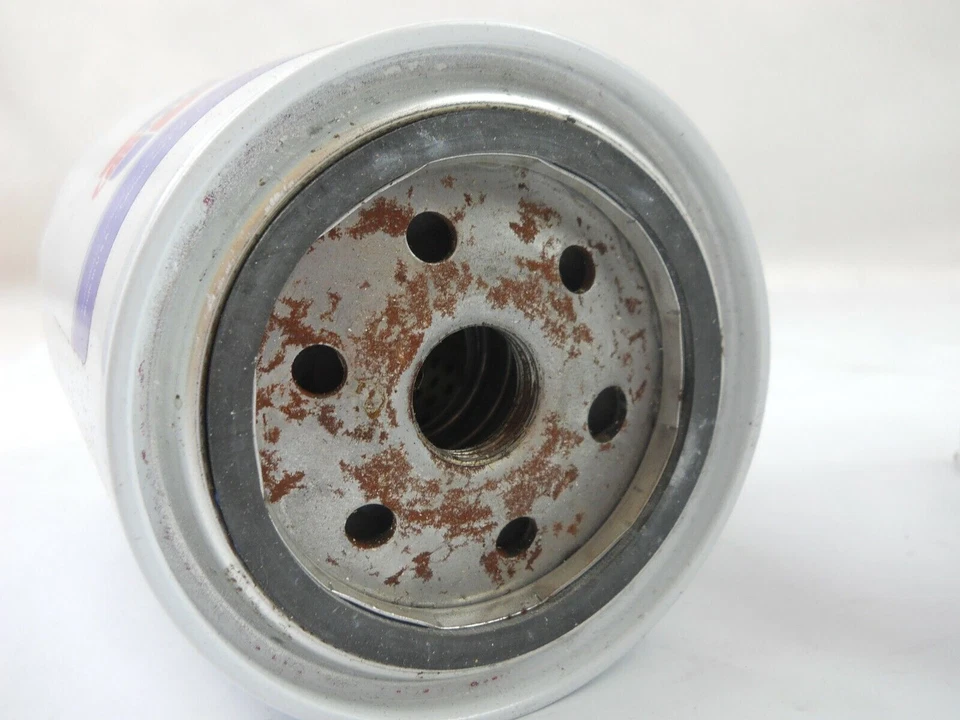 Filtro de aceite de motor Carquest 85333 se adapta a; Porsche 911 y Volvo 740 745 760 Foto 3 de 4