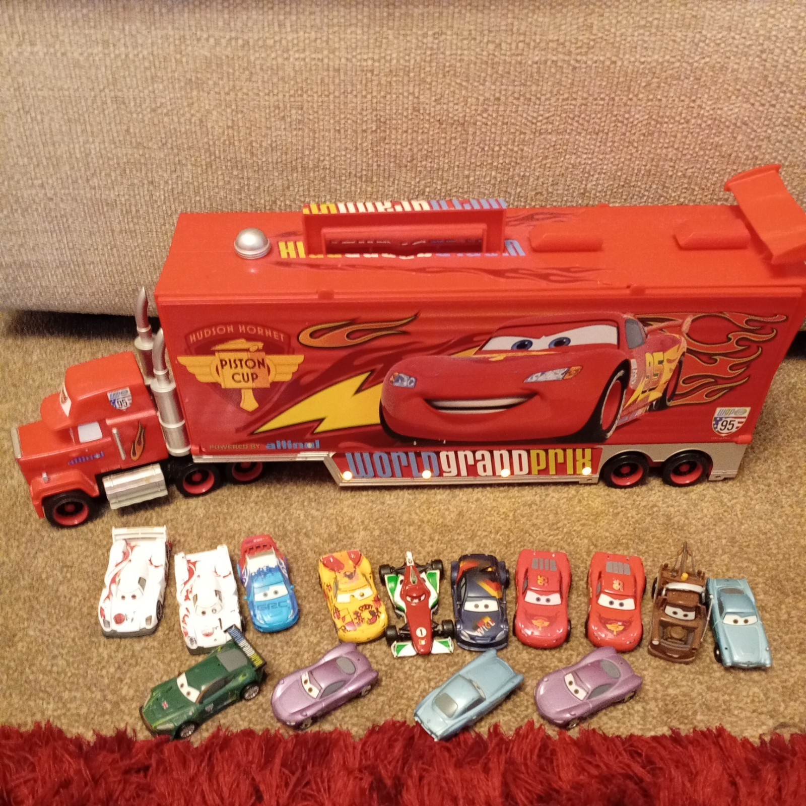 DISNEY CARS LARGE MACK HAULER WITH LIGHTS CARRYCASE TRUCK WITH 14 CARS