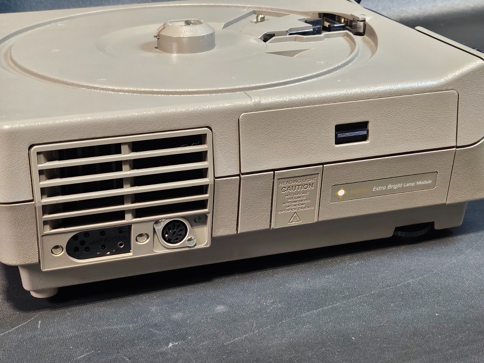 Kodak Ektagraphic III Carousel Slide Projector 4600 + Remote & Case