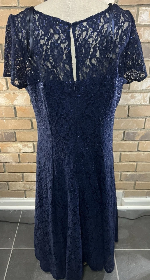 SLNY 海军蓝蕾丝亮片连衣裙女式 14 码短袖正式晚礼服 — 第 4/4 张图片
