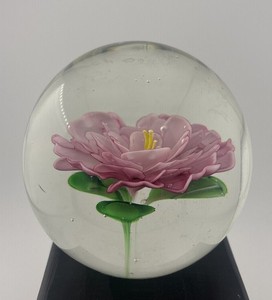 Dynasty Gallery Heirloom Collectibles Paperweight  With Pink Flower Inside 3” H