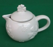 TEIERA BRICCO IN CERAMICA BIANCA COLLEZIONE MULINO BIANCO 2010. N° 79O.