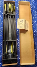 VINTAGE BROWNING ARCHERY BLACK GLASS ARROW W/ 12 200 GRAIN SERPENTINE BROADHEADS