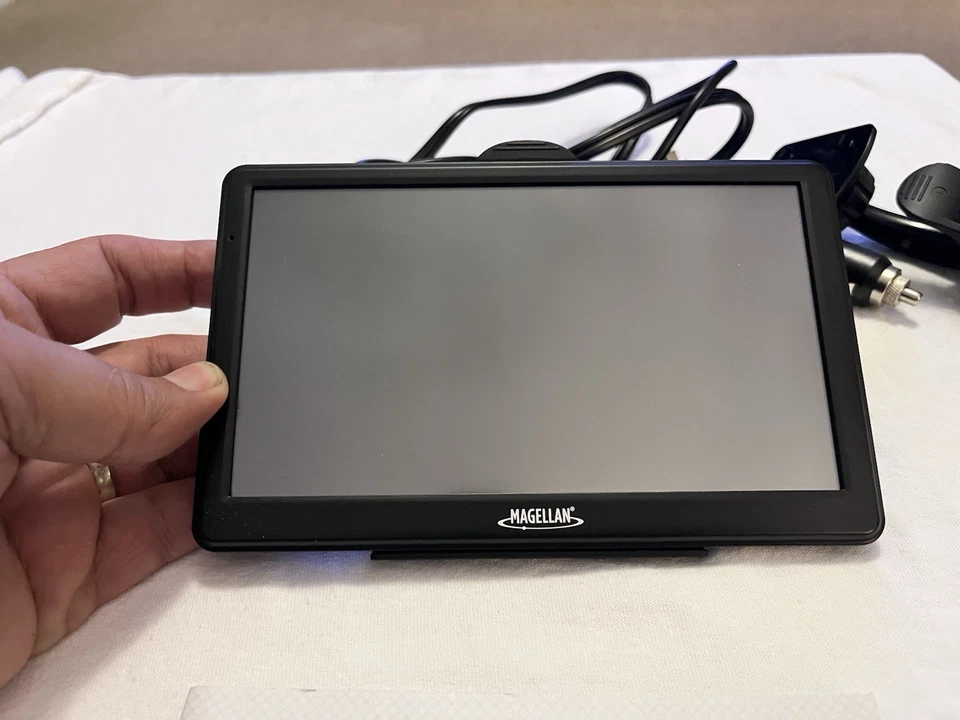 Magellan RoadMate 9612T-LM GPS Navigator – Complete Kit - Image 4 of 4