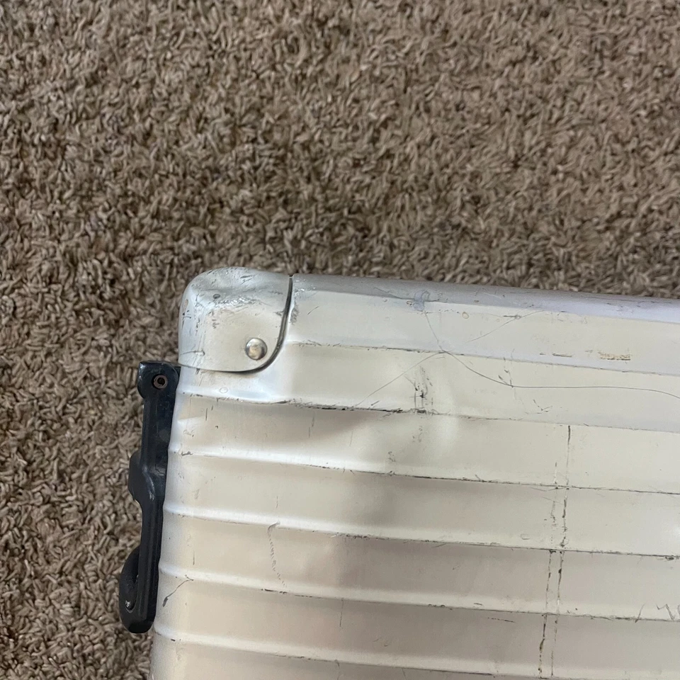 Винтажный большой чемодан Rimowa двухколесный серебристый алюминиевый багажник сделано в Германии - Изображение 4 из 4