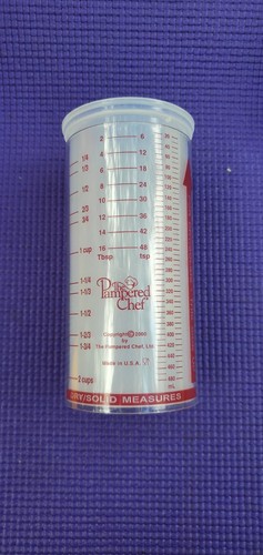 Pampered Chef Measure All 2 Cup Wet/Dry Push Up Measuring Cup #2225.. - Picture 3 of 3