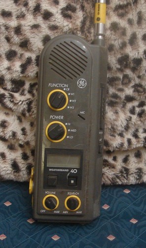 GE Handheld CB/Weatherband Radio - Picture 3 of 5