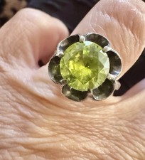 Sterling Silver 925 Green Faceted Stone Inside Of Oxidized Flower Ring 6.25