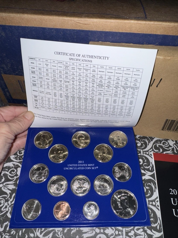 2011 P &D &S United States Coin Set Uncirculated and Mint Set In Original Box - Image 2 of 4