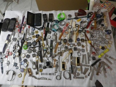 ENORME LOTE DE RELOJES  2 CONOSOLAS SONY PSP  Y MAS COSAS PARA PIZAS O REPARAR