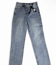 Straight Leg Button Fly Medium Wash Denim 5-Pocket Design Jeans Women