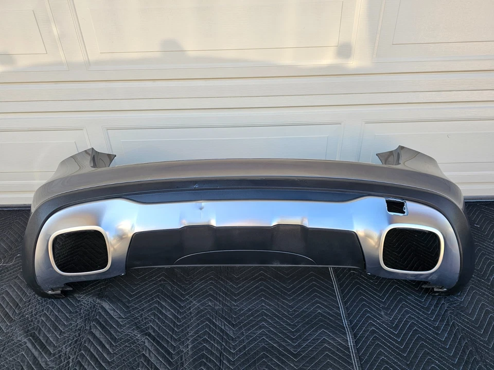 Parachoques trasero Mercedes Benz GLA 250 45 AMG 2015 2016 2017 2018 2019 2020 Foto 2 de 4