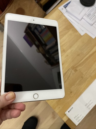 Apple ipad mini 4th generation 16GB, Gold, WiFi - Picture 9 of 13