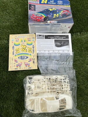 NASCAR Jeff Gordon 1:24 Scale Model Kit Revell Monogram DuPont - Unassembled