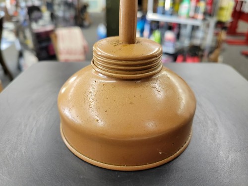Vintage Brown Metal Thumb Pump Oil Can. Unbranded. Nice Condition - Picture 2 of 6