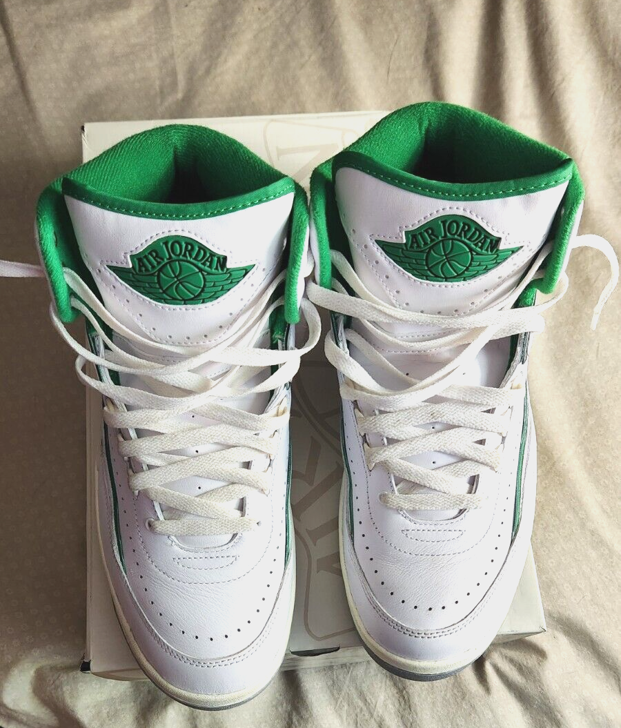 Jordan 2 Retro Lucky Green Size 9.5 Pre owned with Original  display picture 1