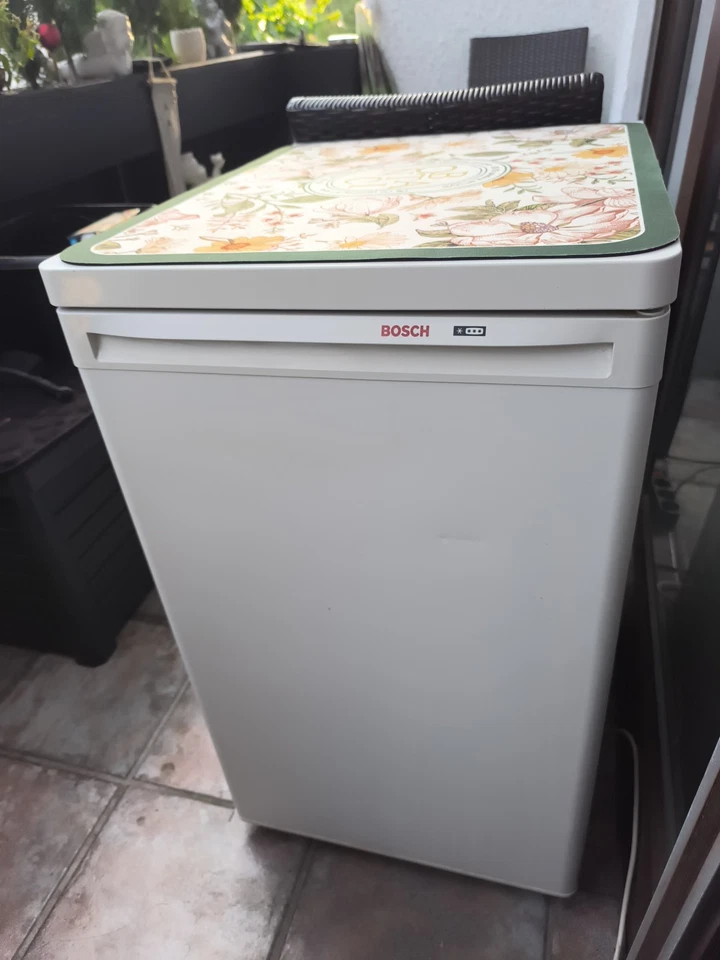 Bosch Gefrierschr. Weiss, Voll Funktionsfähig Oben Beschäd Nur Selbstabhol 10 €