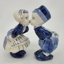 Lot Of 2 Vintage Delft Blue Porcelain Girl Boy Kissing Figurine Dutch Holland 