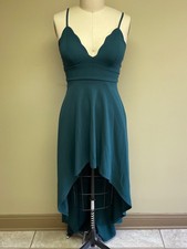 Seamless Juniors’ Deep green scalloped v neck hi low gown very stretchy
