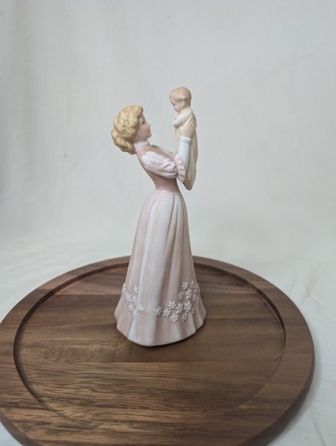 Enesco Vintage 1981 Treasured Memories Mother and Babe. #E-7991.